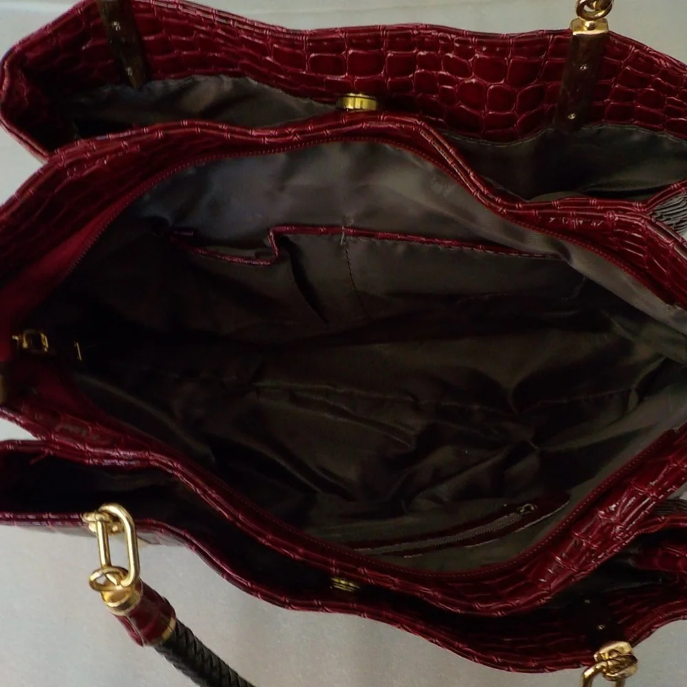 Red/Wine Pebble Texture 3 Section Shoulder Bag - Picture 8 of 11